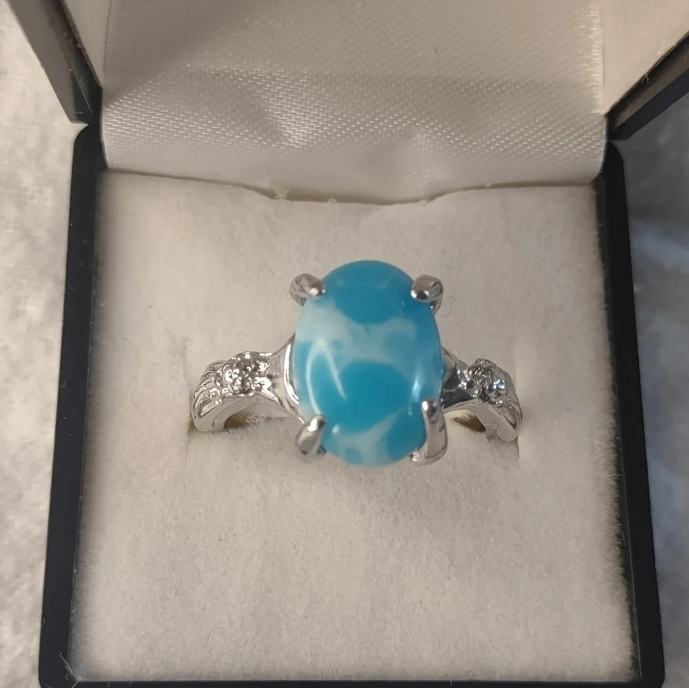 New women's blue sky ring size 8 3/4